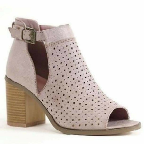 Shoes - Picture 3 of 3